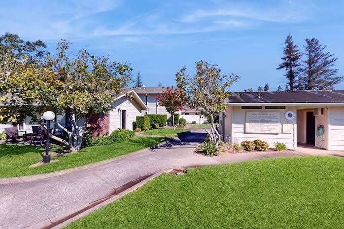 Onsite Golf Course! 3 Comfortable Units Near Montclair Park, Free Parking, Pool!