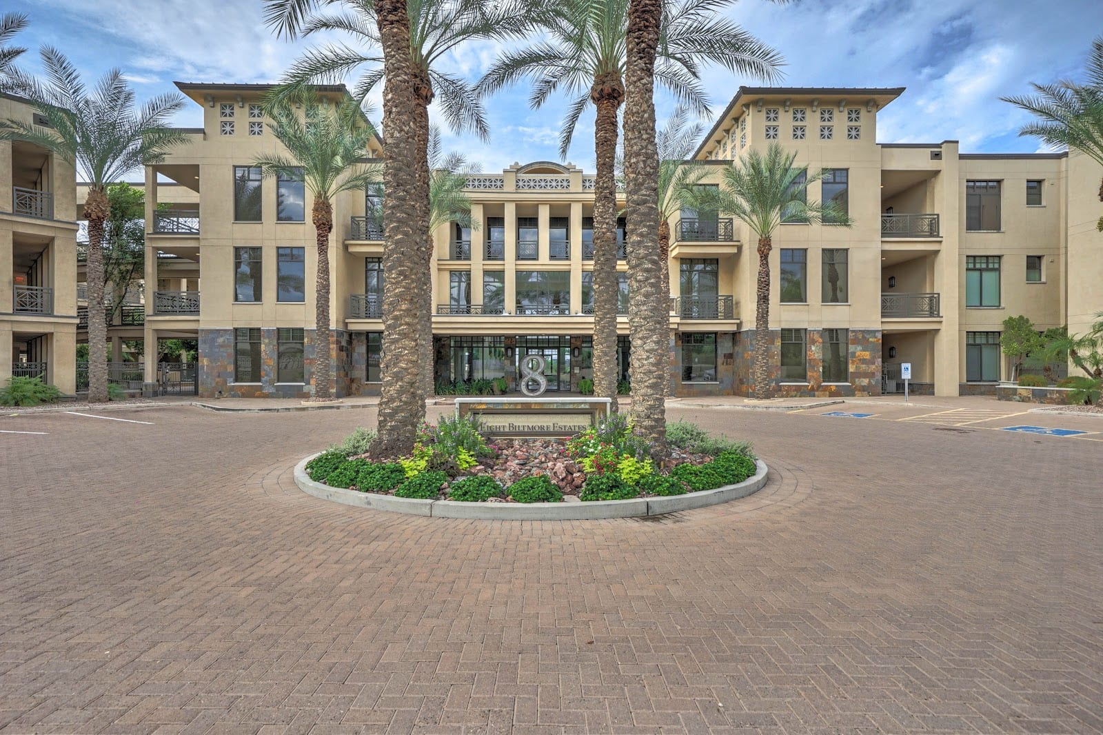 Lux Management Group, photo 3
