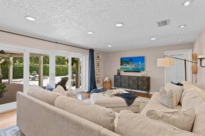 Saltwater Sun Pool / Fire Pit / Family Arcade - Four-Bedroom House, photo 2