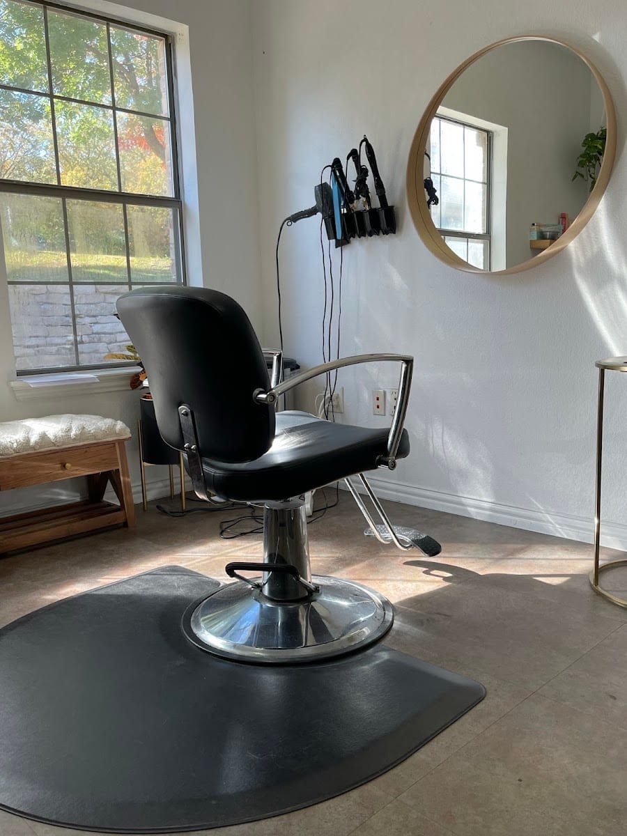 Sunlit Salon & Suites, photo 3