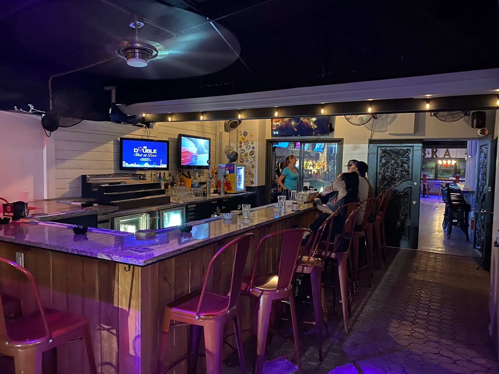 Brady's Neighborhood Bar, photo 4