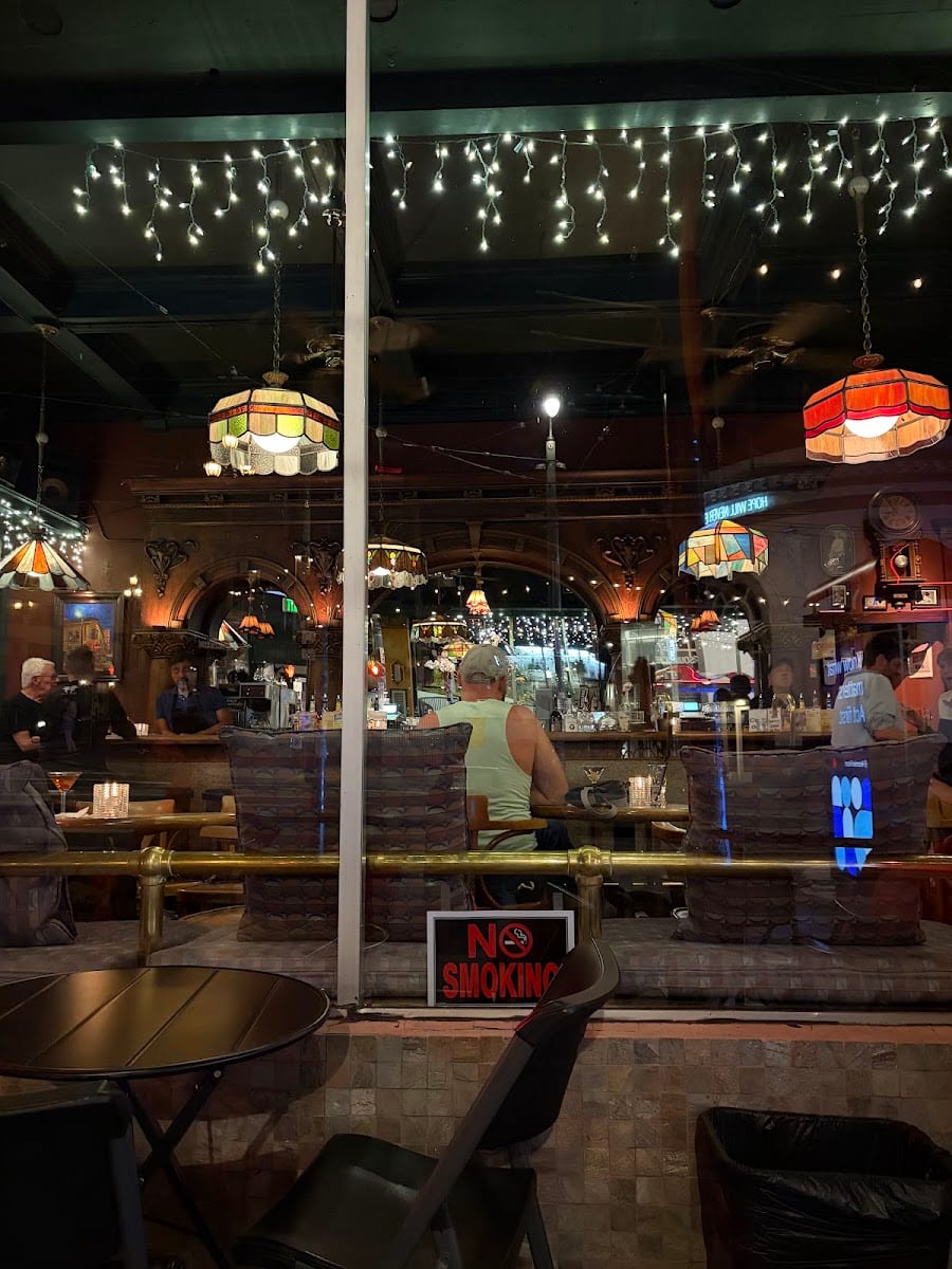 Twin Peaks Tavern, photo 3