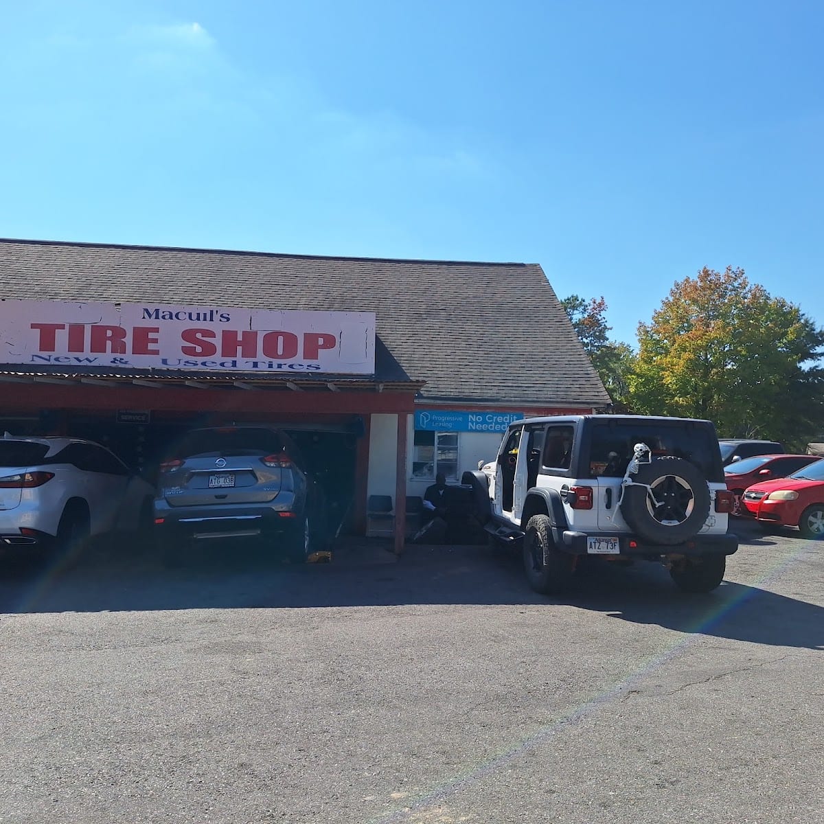 Macuil's Tire Shop