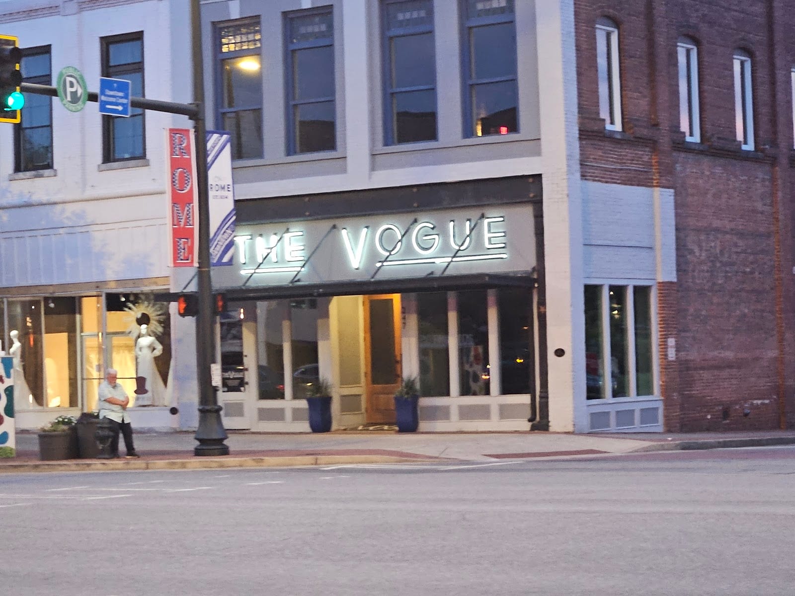 The Vogue, photo 2