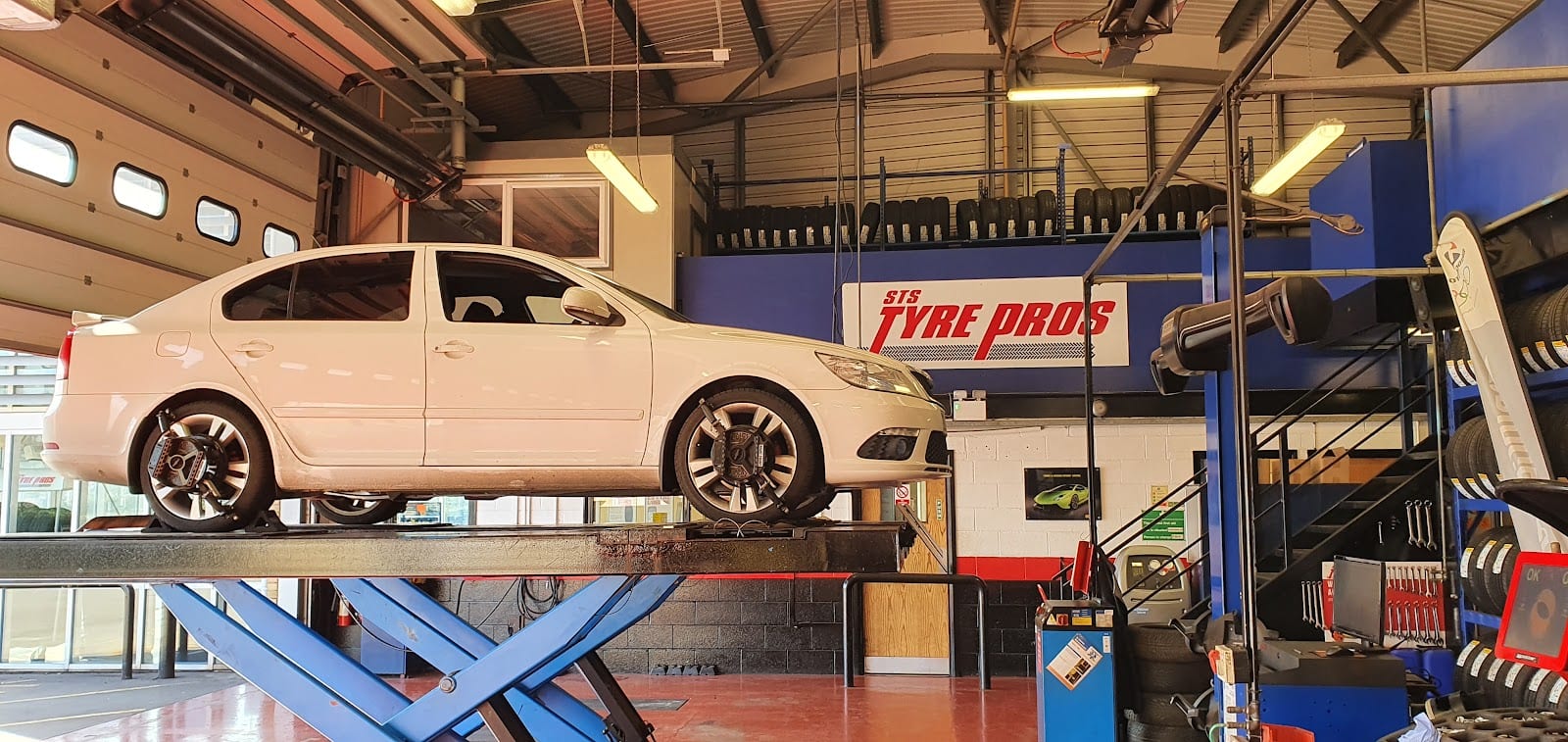Tyre Pros Norwich - Canary Way, photo 3