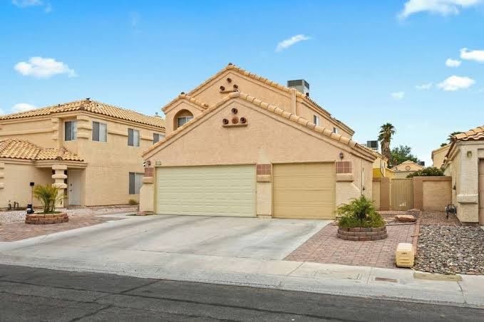 Mirage Pool House - Heart of LV, Swimming Pool, Games, heavenly relaxation - Three-Bedroom House