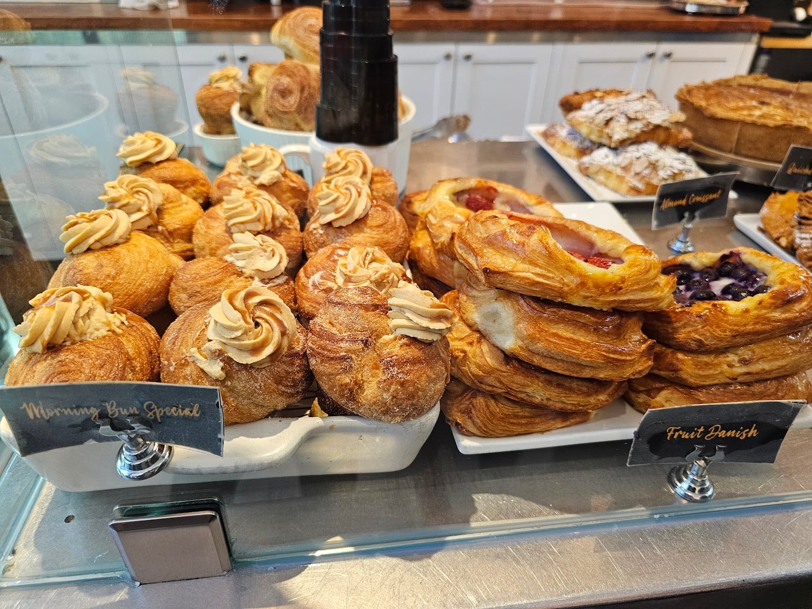 Le Paris Artisan & Gourmet Cafe