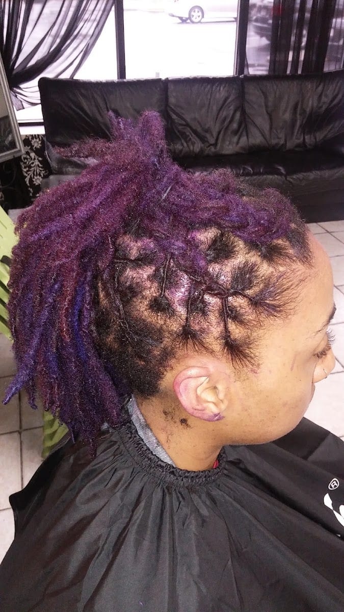 Curl Up & Dye Salon