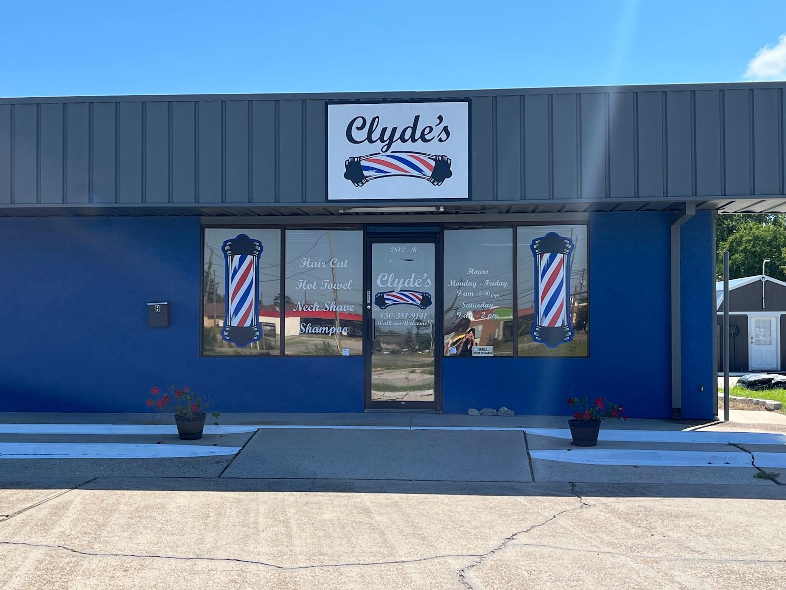 Clyde's Barber Cuts, photo 2