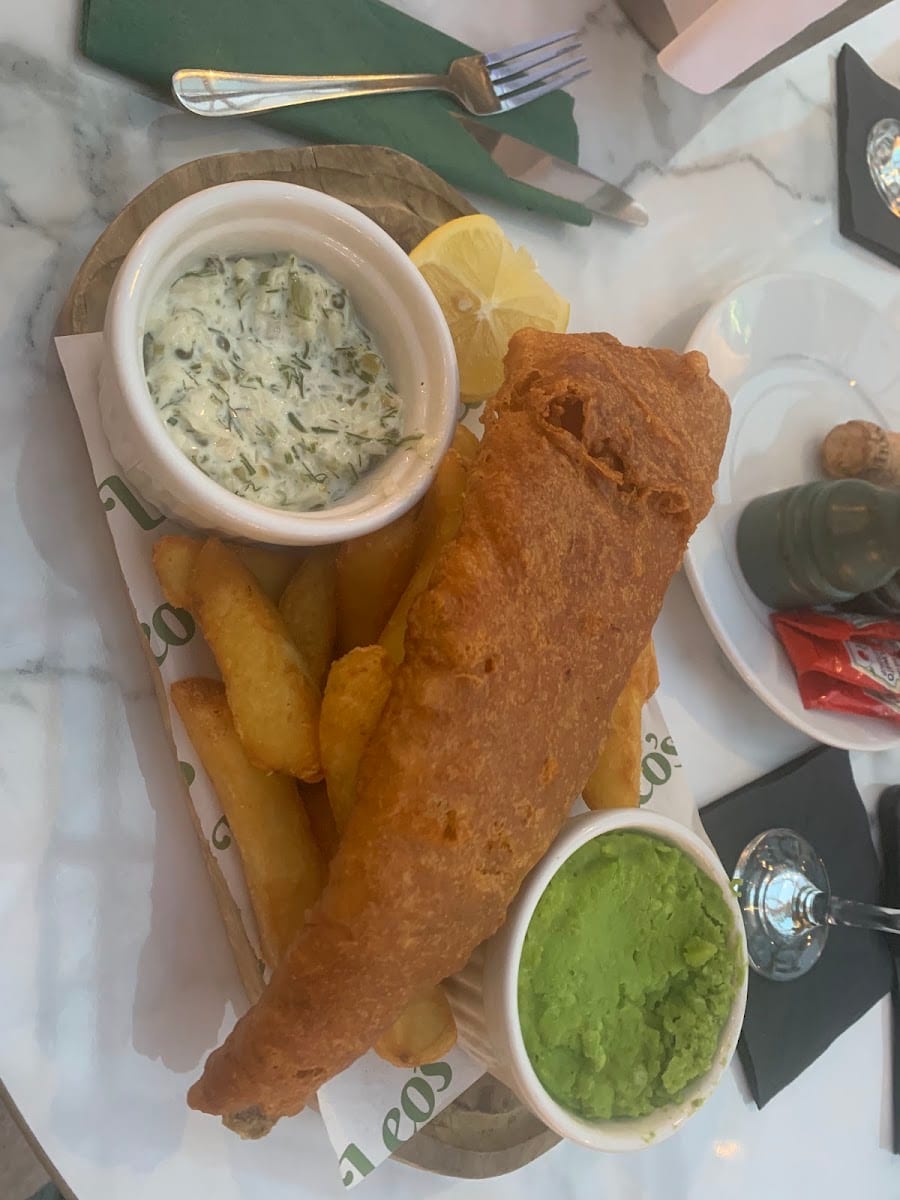 Leo's Bar and Restaurant