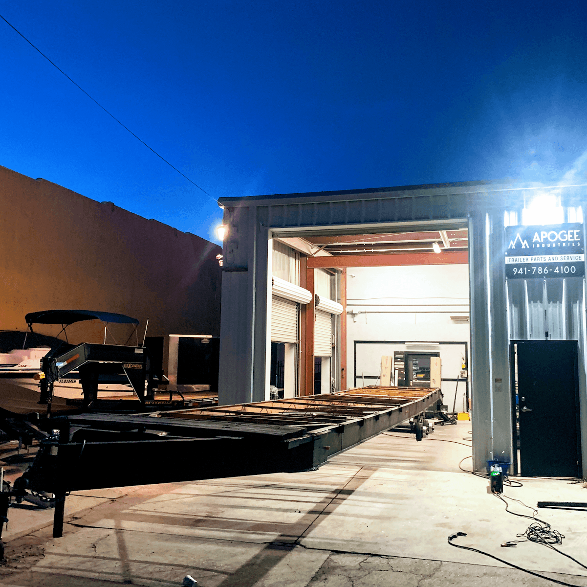 Apogee Trailer's, Upholstery and Storage, photo 2