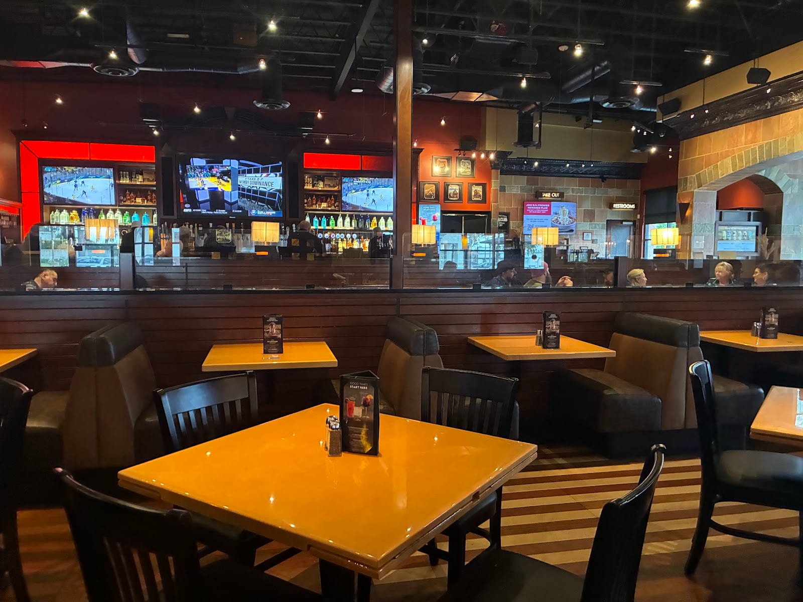 BJ's Restaurant & Brewhouse, photo 4