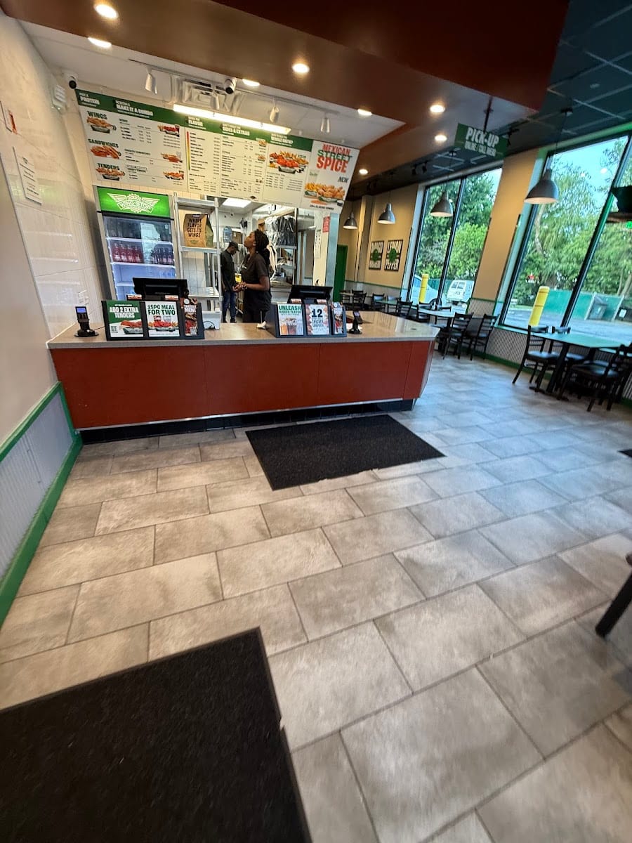 Wingstop, photo 2