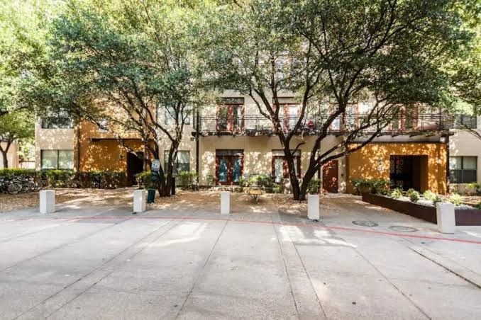 Luxury 1BR/1Bath Free Parking/Gym/Pool/Wifi - One-Bedroom Apartment
