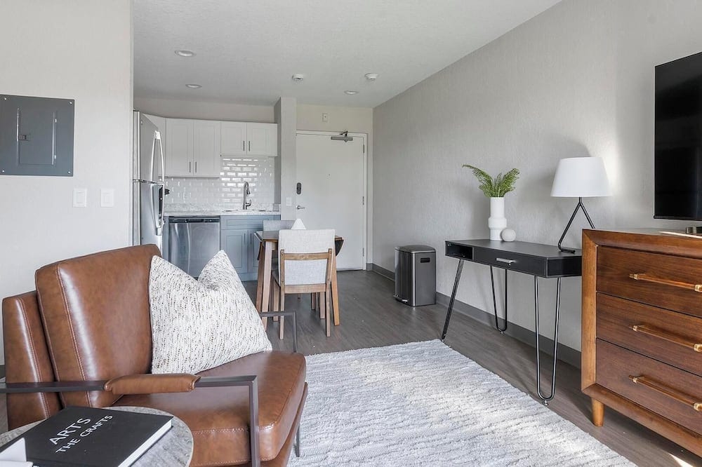 Landing | Stunning Studio, Gym, Courtyard