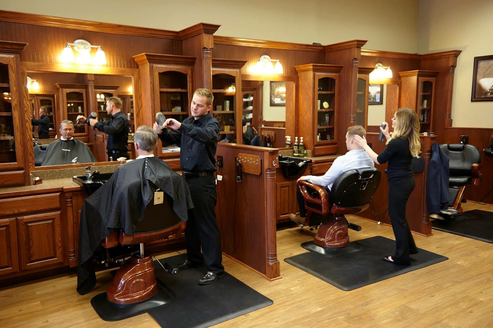 Roosters Men's Grooming Center