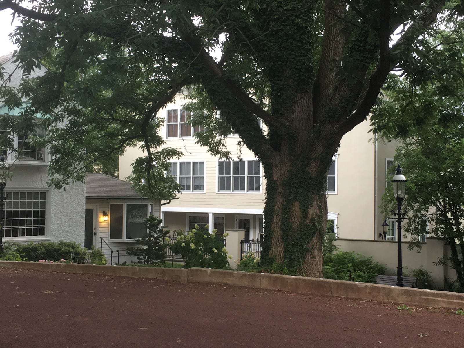 Hargrave House Bed and Breakfast Parking Lot