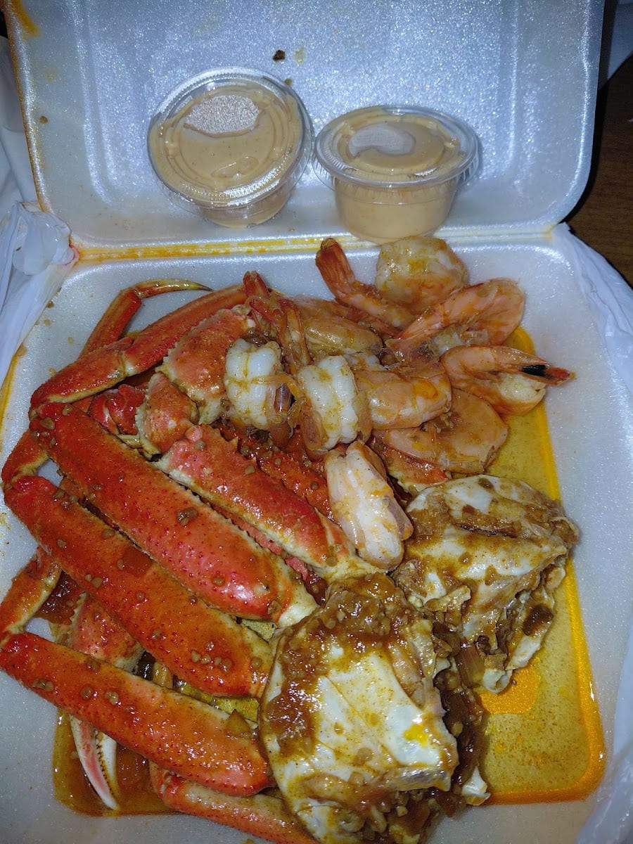 Henry's Seafood and Wings, photo 4