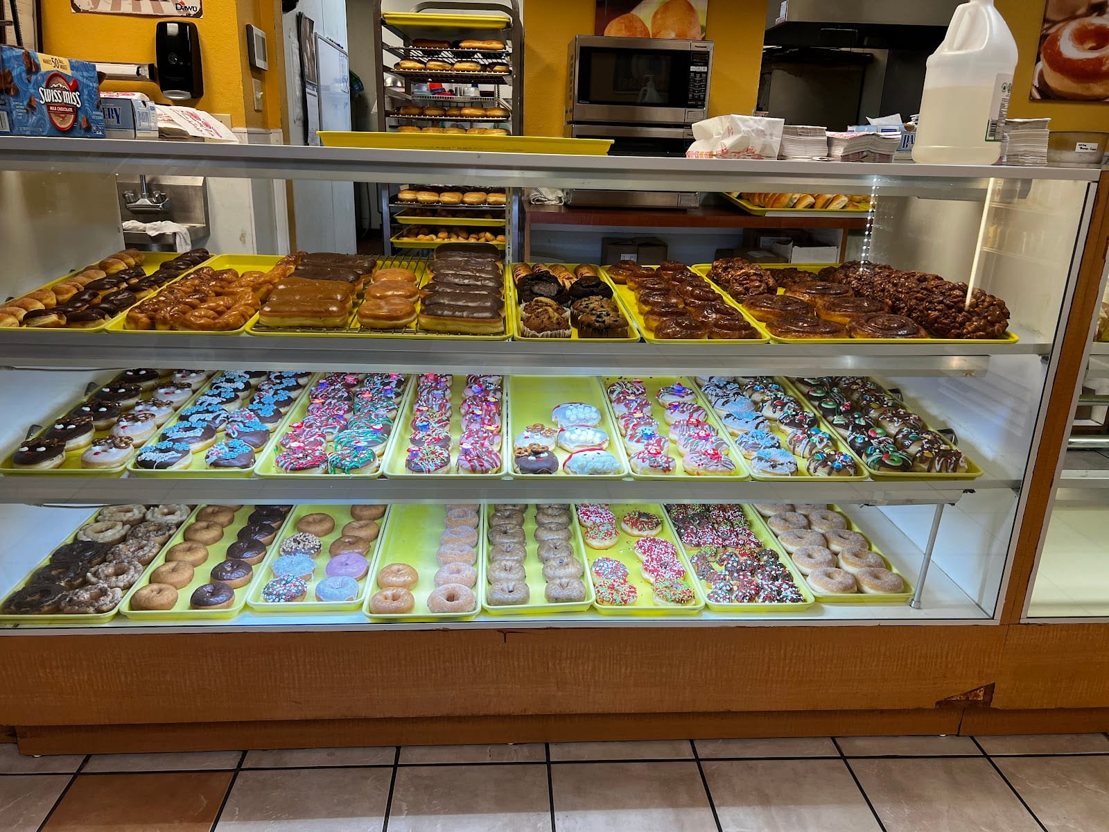 D J Donuts, photo 2