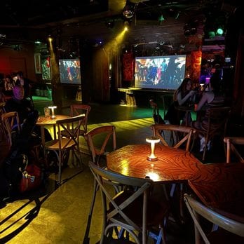 Hula’s Bar & Lei Stand, photo 2