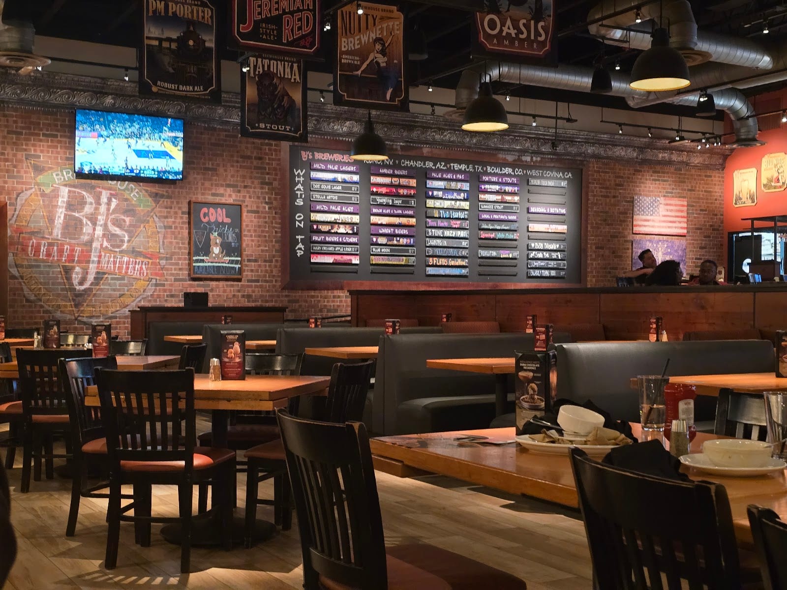 BJ's Restaurant & Brewhouse, photo 4