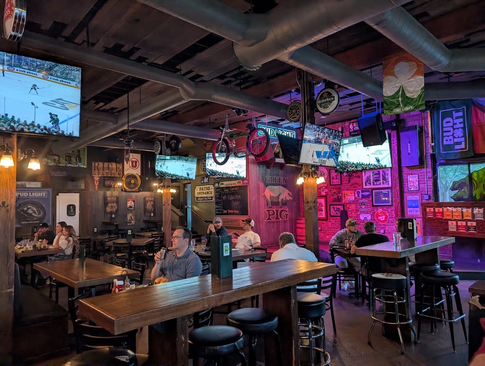 The Green Pig Pub, photo 4