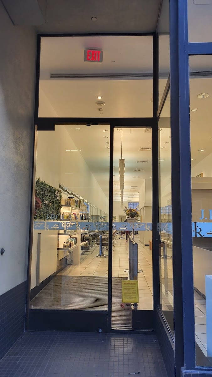 J.Roland Salon, photo 4