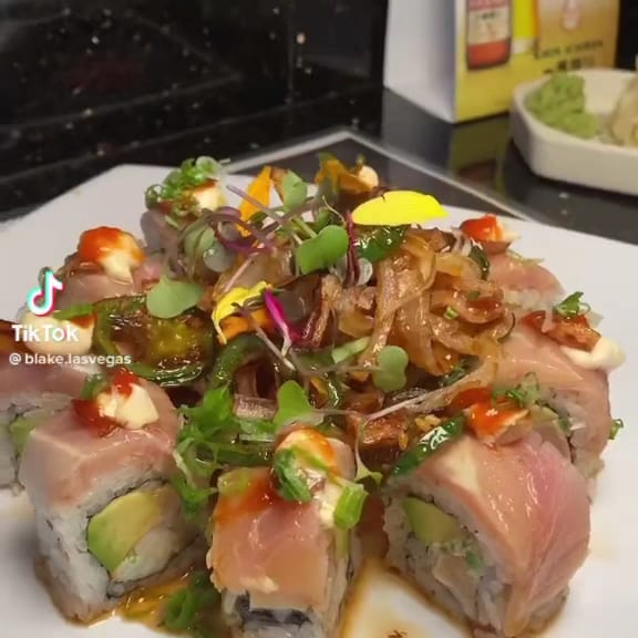 Louie Louie The Restaurant Sushi Bar y Mas, photo 3