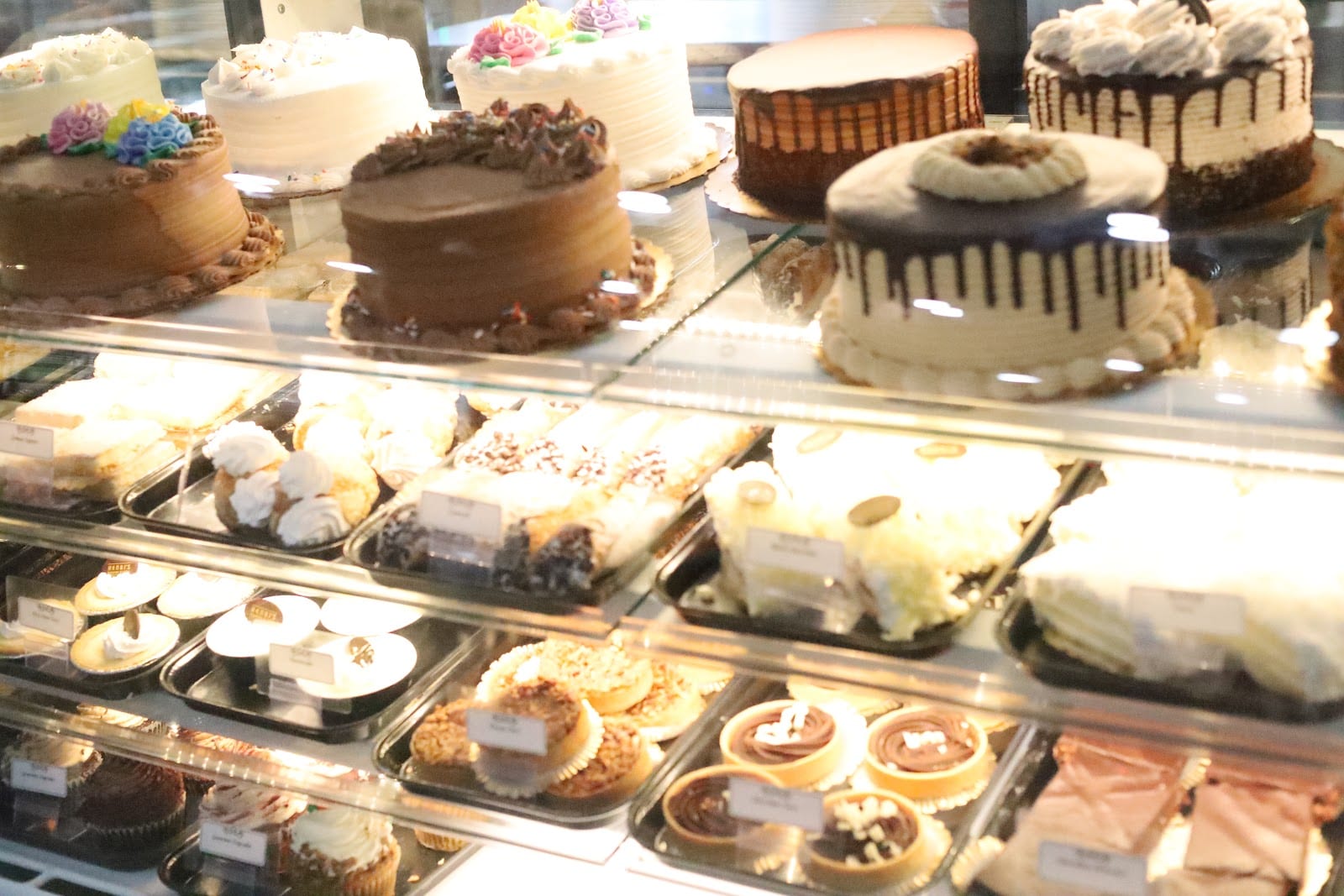 Henri's Bakery & Deli | Clayton and South Main Market