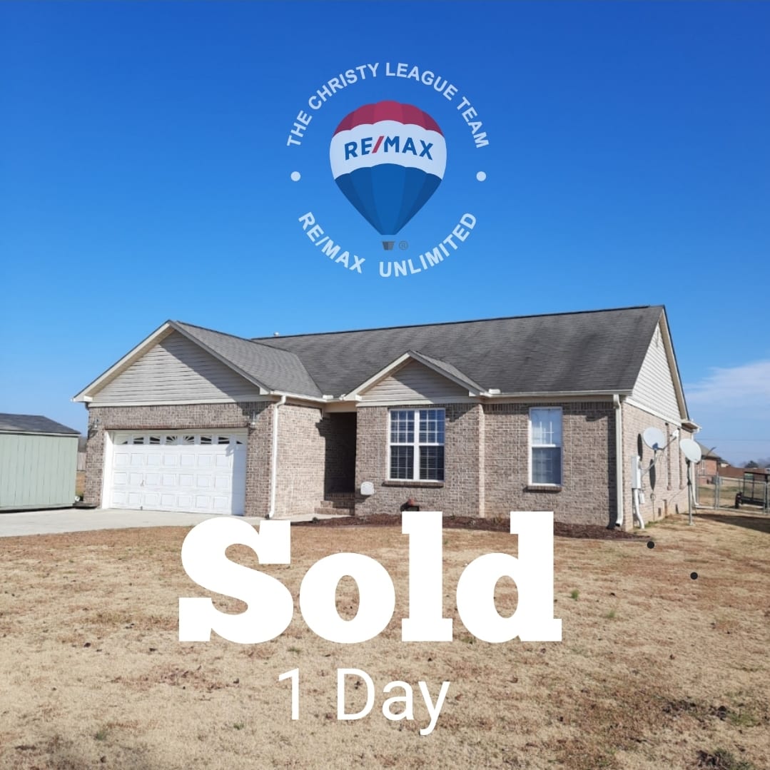 Christy League, Associate Broker at RE/MAX Unlimited, photo 4