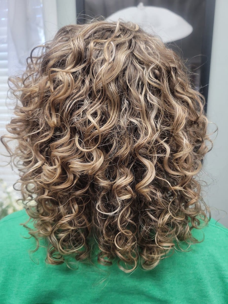 Salon Ten 17