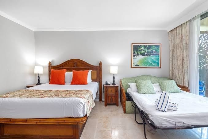 Luana WaikikiNo Resort Fees