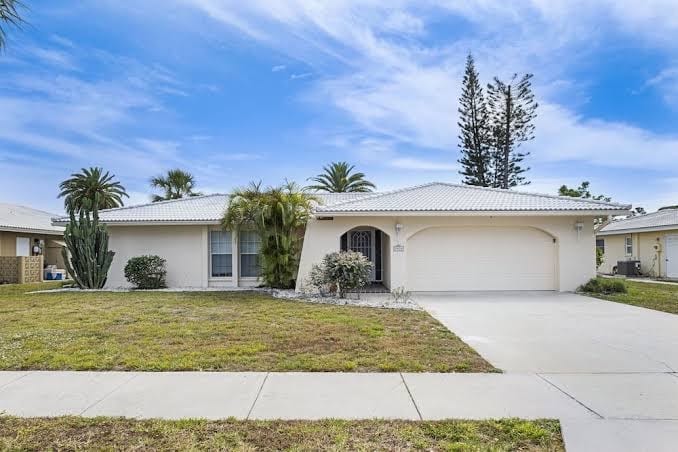 2nd floor corner unit located in Gulf Gate, heated swimming pool, tile throughout, great location