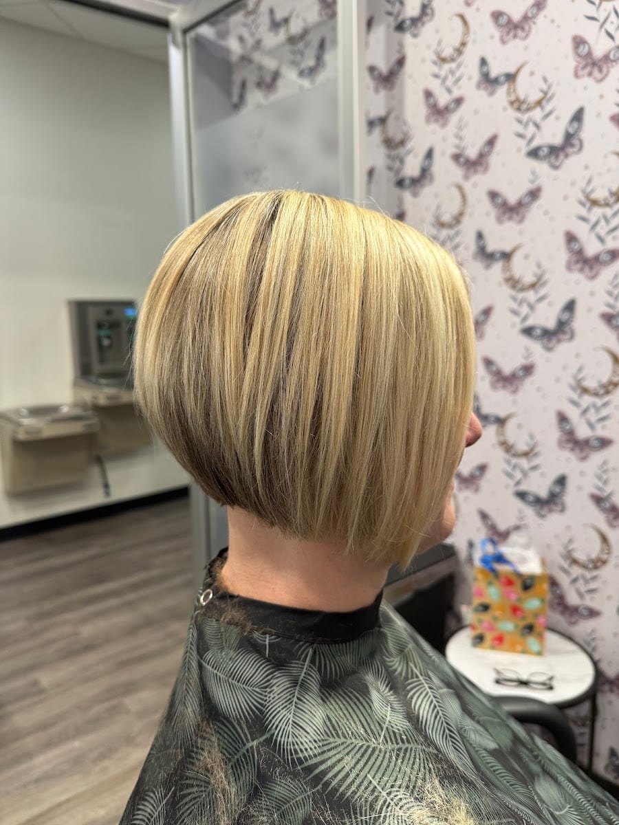 Stardust Salon (with Izzy), photo 2