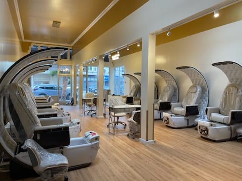 White Daisy Nail Spa