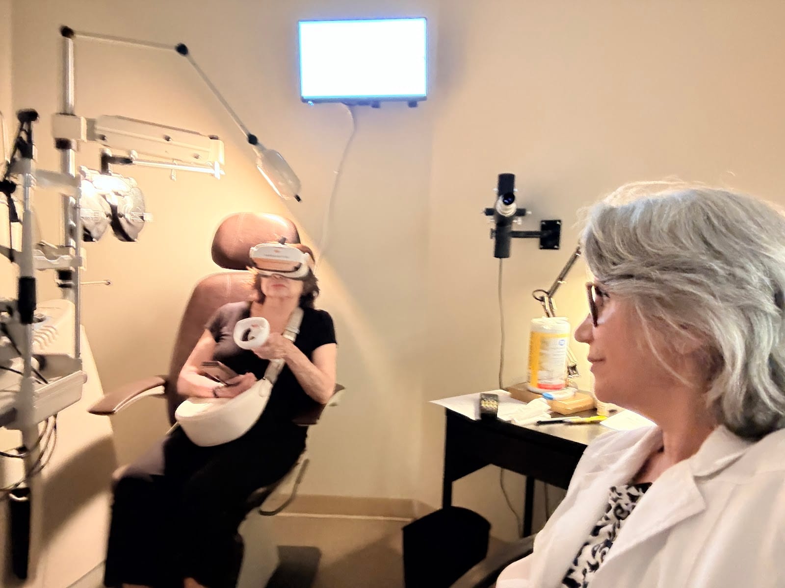Dr Roxanna Gangi in Spencer Optical, photo 4