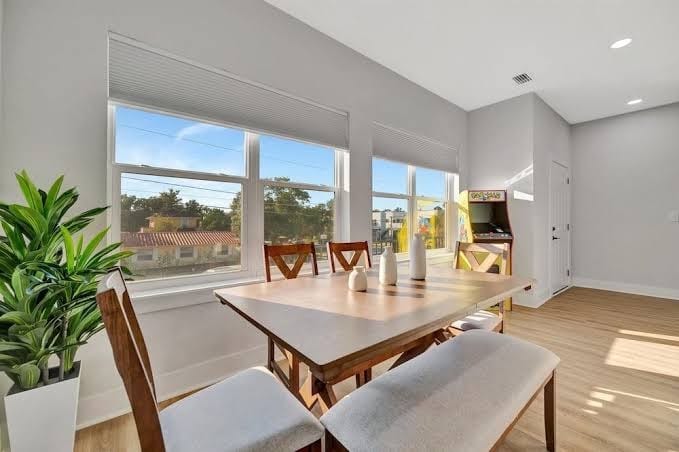 10 Guests Welcome! Luxury Townhome & Arcade Games