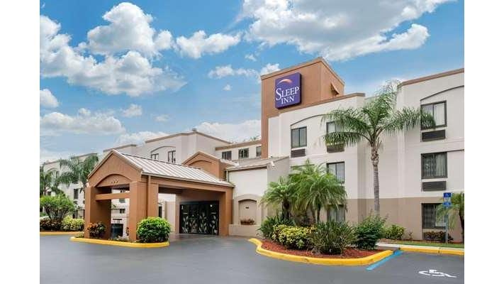La Quinta Inn & Suites by Wyndham Sarasota Downtown, photo 2