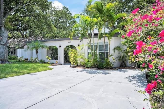 South Tampa I Huge Heated Pool I Playground I 6 TVs, photo 3