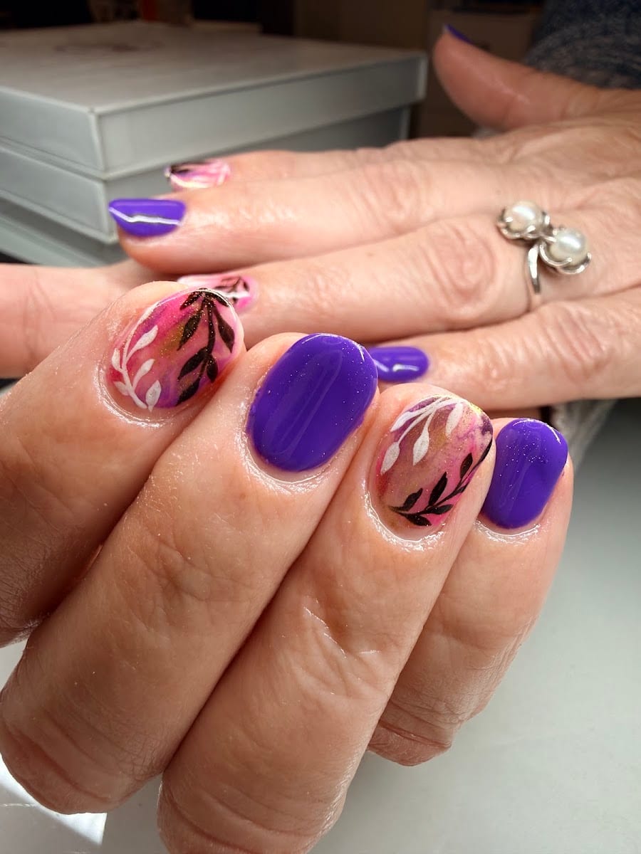 Mani Me Nail Studio