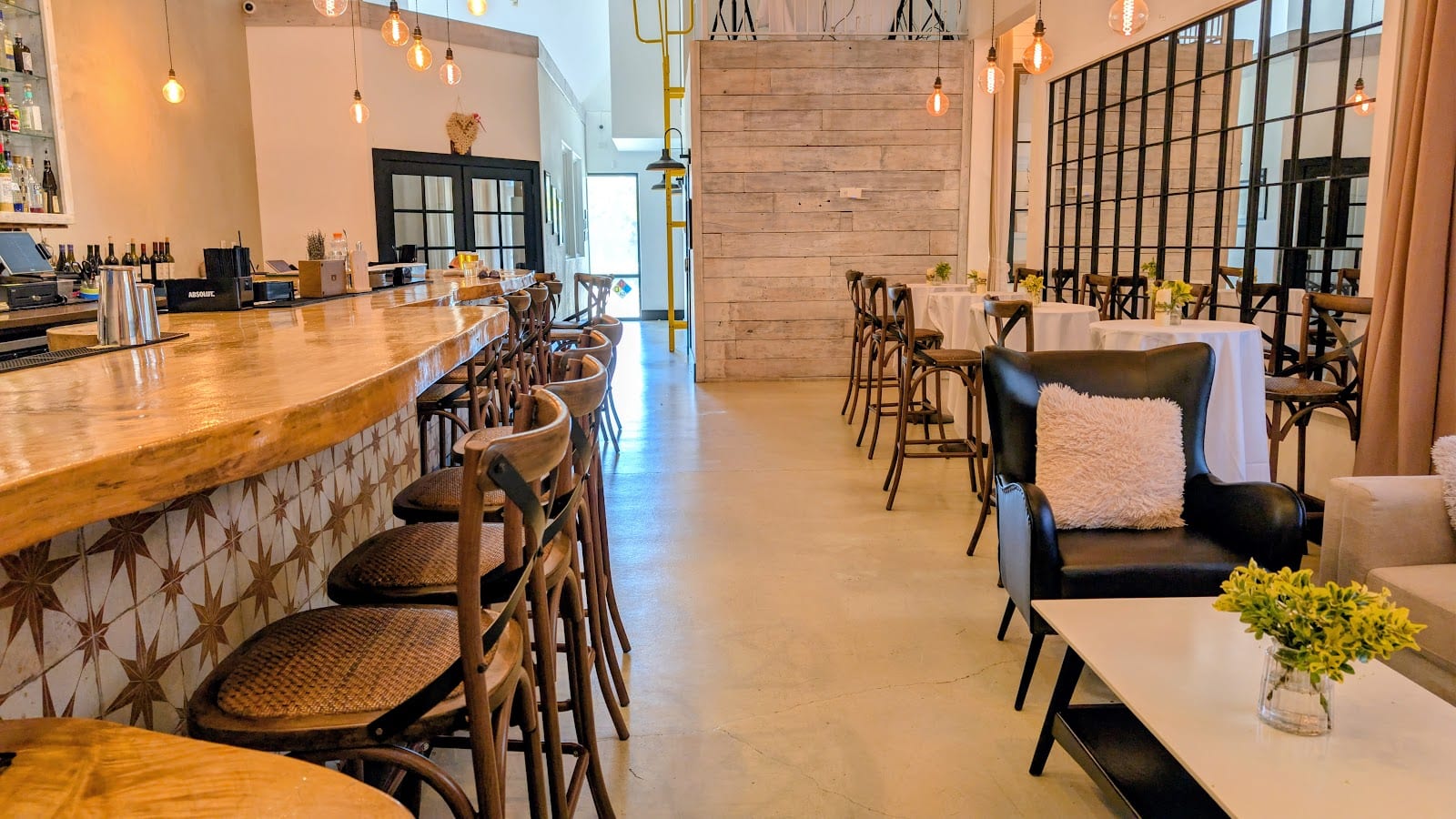 One Ten Restaurant & Bar