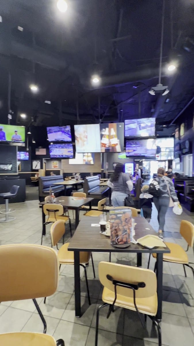 Buffalo Wild Wings, photo 3