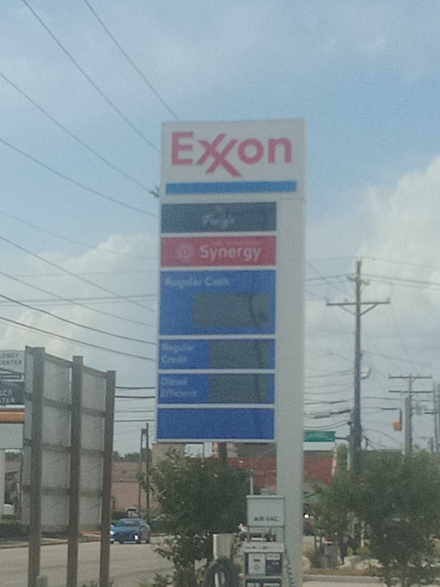 Fuely's Exxon Auto Plaza, photo 3