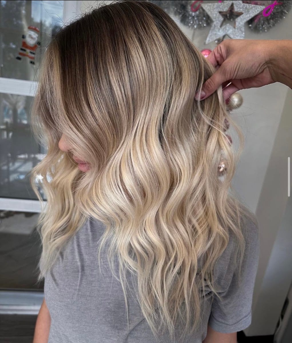 Blonde & Brunette Salon, photo 2