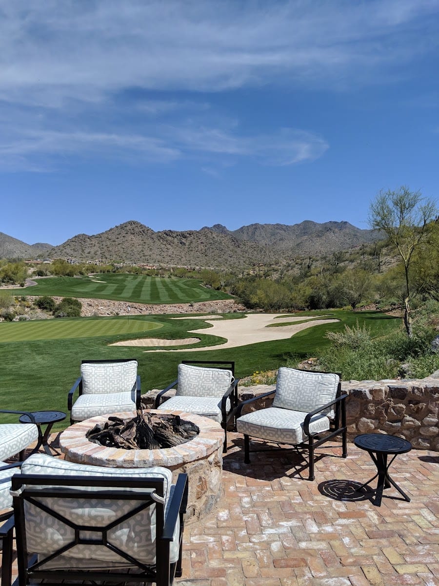 The Silverleaf Club logo