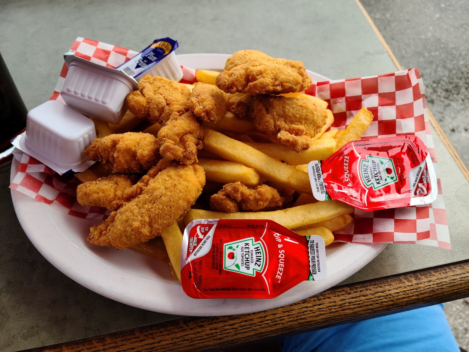Peter G's Bar And Grill