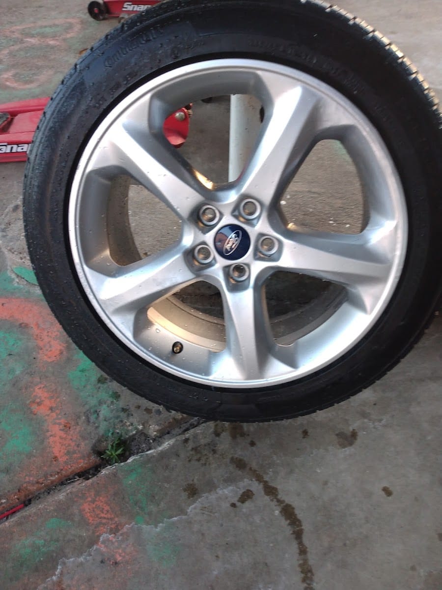 Hernández Tire Shop 2, photo 3