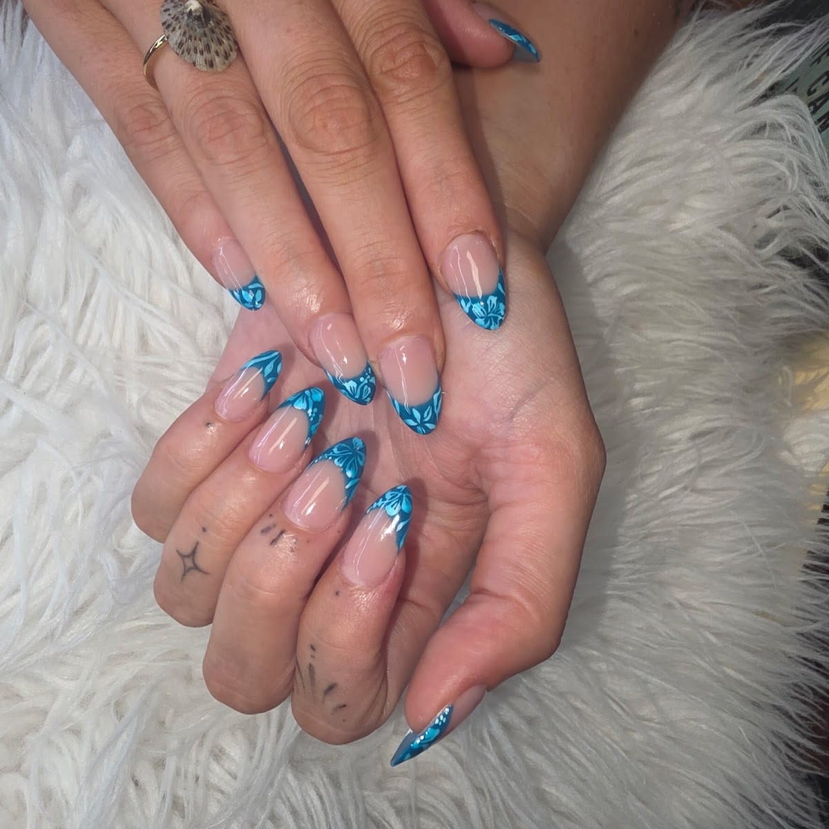 Friendly Nails LLC