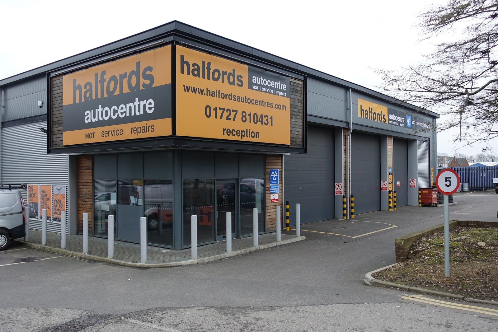 Halfords Autocentre St Albans, photo 2