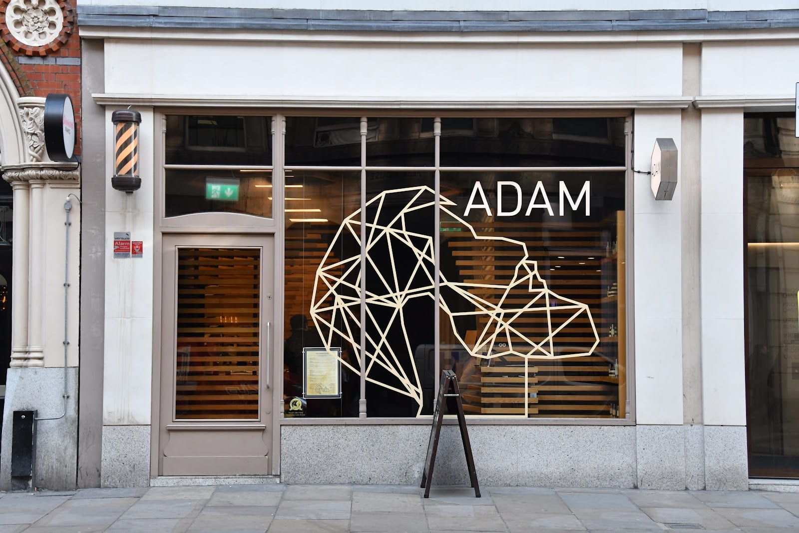 ADAM Grooming Atelier, Monument